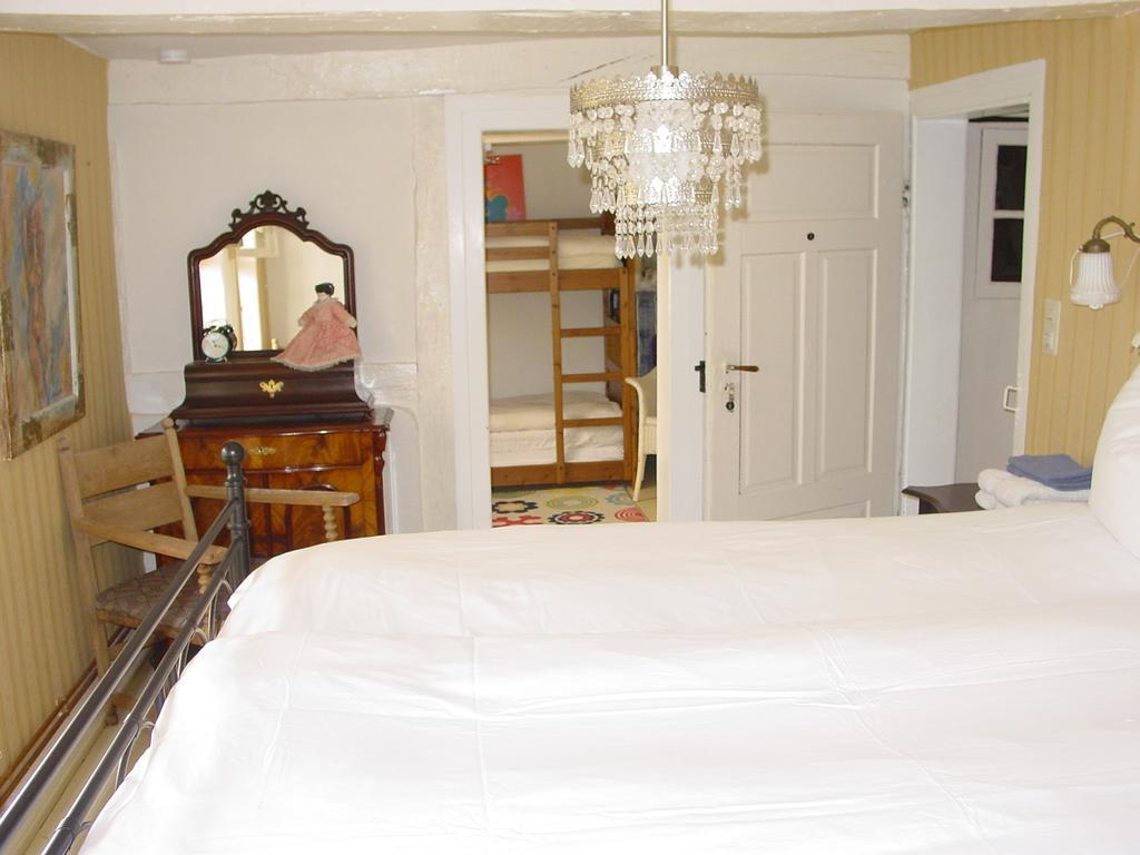 Robert'S Bed & Breakfast Helmarshausen Exterior photo
